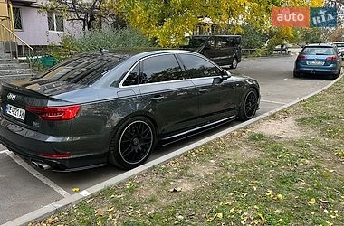 Седан Audi A4 2017 в Днепре