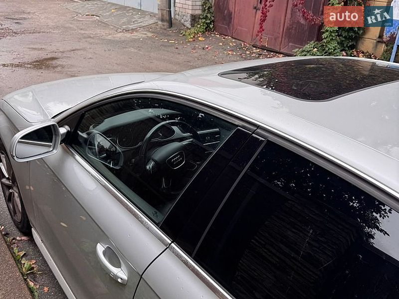 Седан Audi A4 2014 в Киеве