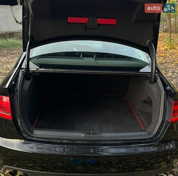 Седан Audi A4 2009 в Умани