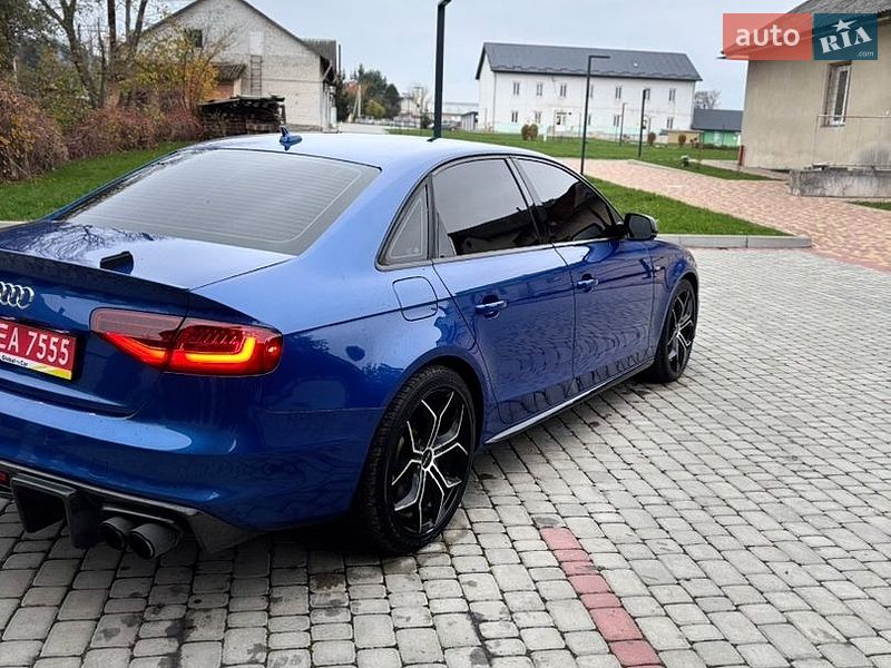 Седан Audi A4 2015 в Ивано-Франково