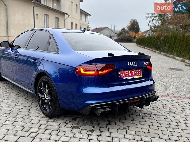 Седан Audi A4 2015 в Ивано-Франково