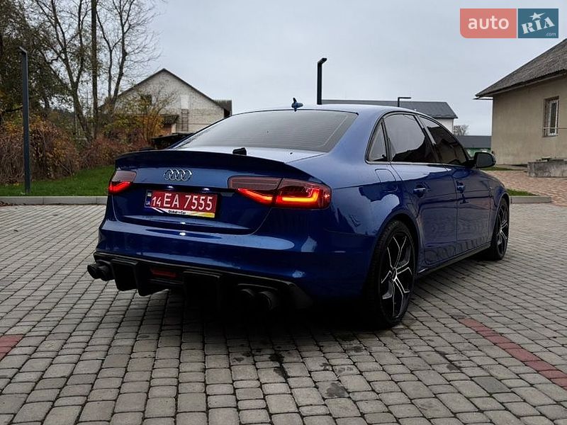 Седан Audi A4 2015 в Ивано-Франково