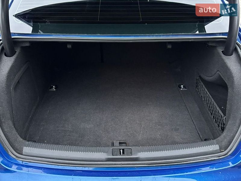 Седан Audi A4 2015 в Ивано-Франково