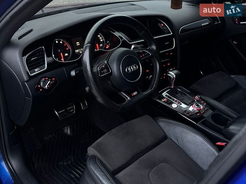 Седан Audi A4 2015 в Ивано-Франково