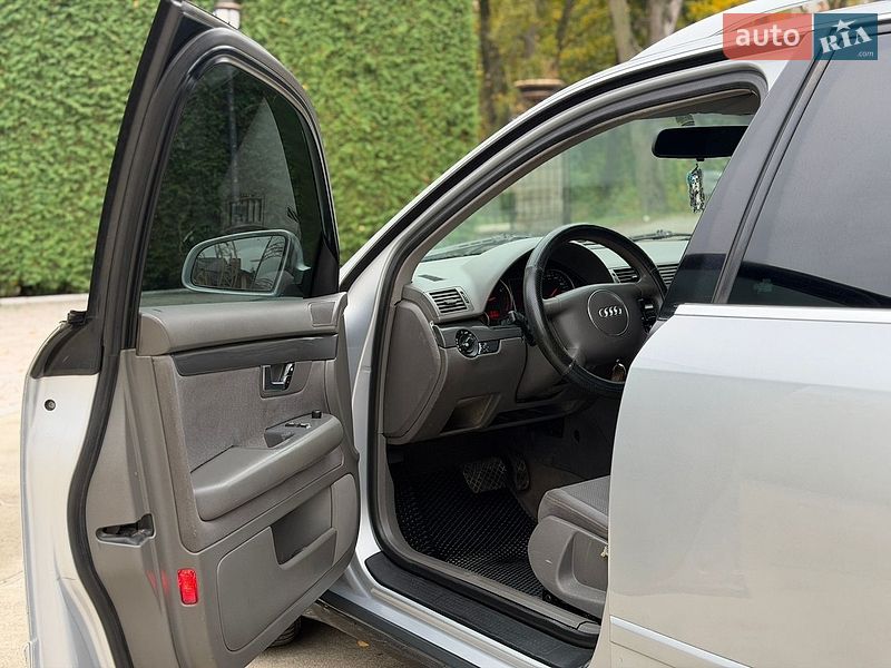 Універсал Audi A4 2002 в Жовкві