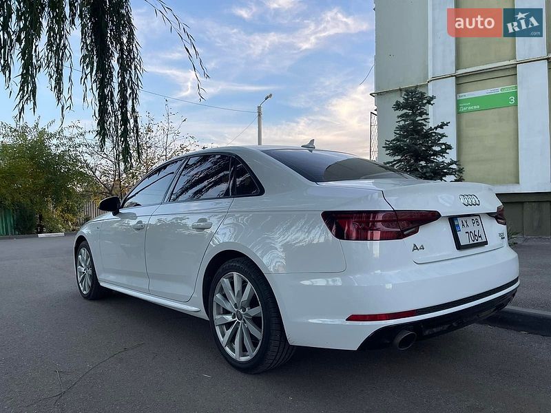 Седан Audi A4 2017 в Пісочині