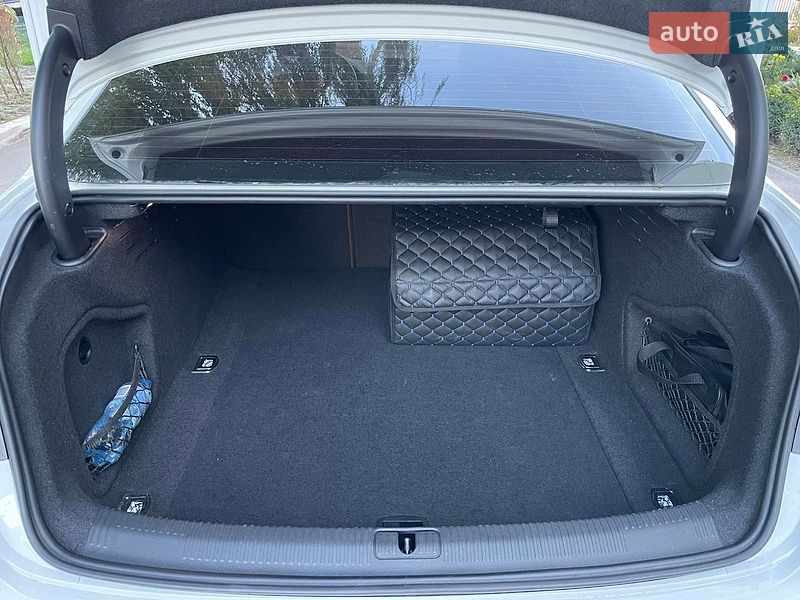 Седан Audi A4 2017 в Пісочині