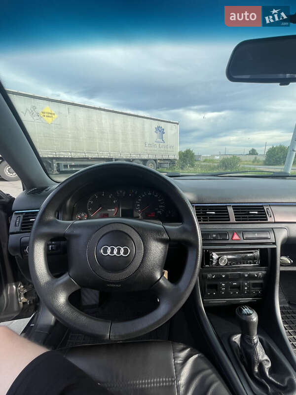 Седан Audi A6 2000 в Яворове