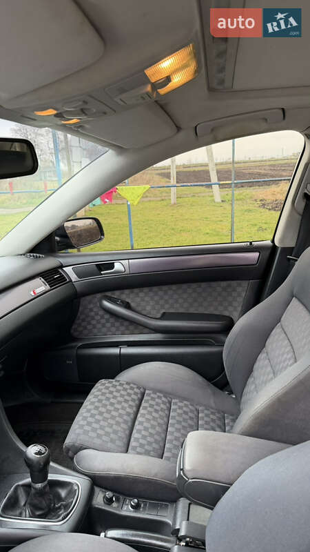 Седан Audi A6 2003 в Рудки
