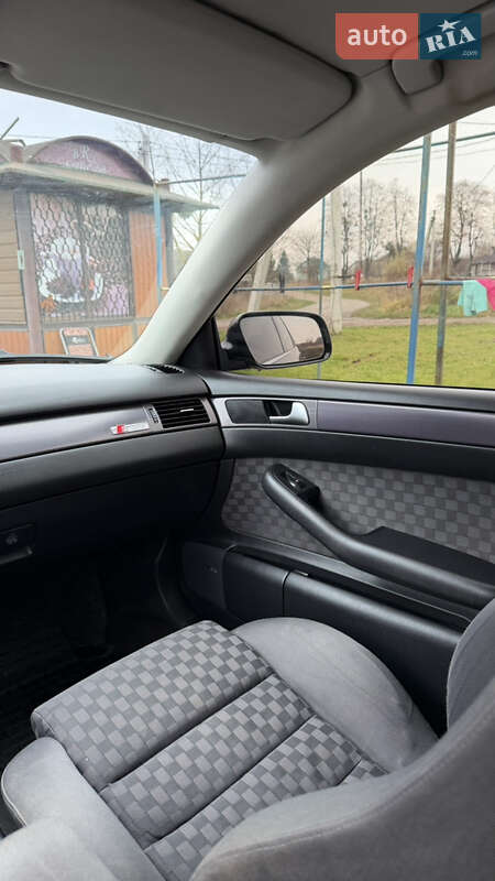 Седан Audi A6 2003 в Рудки