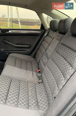 Седан Audi A6 2003 в Рудки