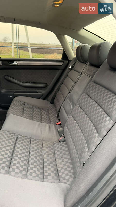 Седан Audi A6 2003 в Рудки