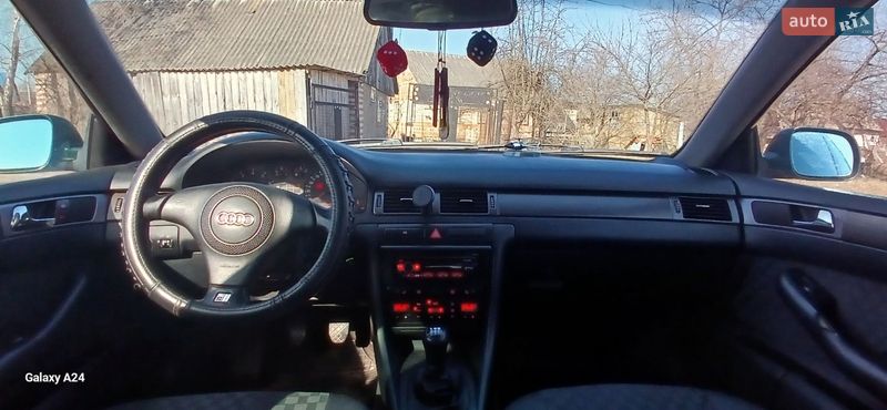 Седан Audi A6 1998 в Зарічному