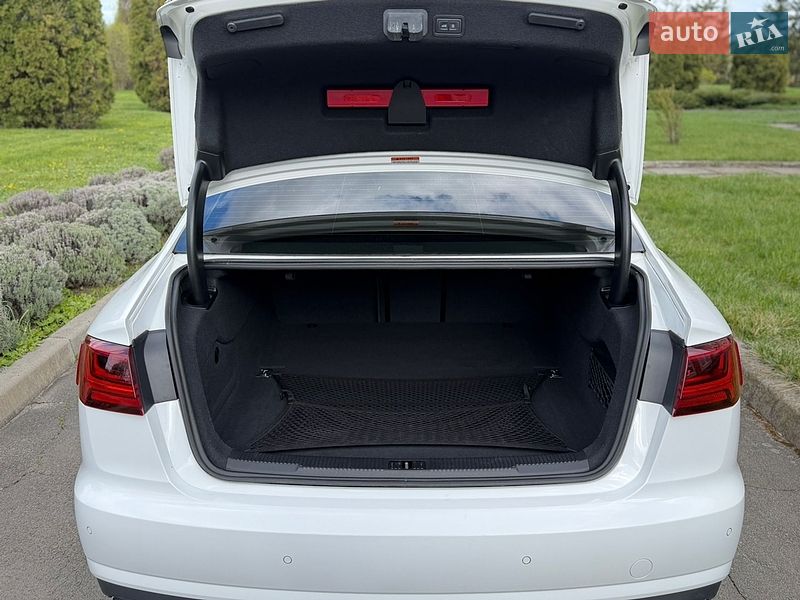 Седан Audi A6 2015 в Умані