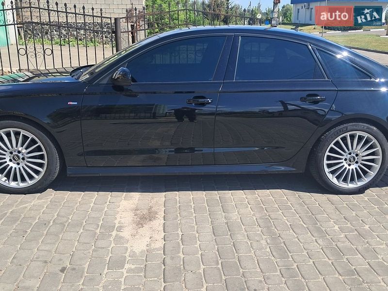 Седан Audi A6 2015 в Вараше