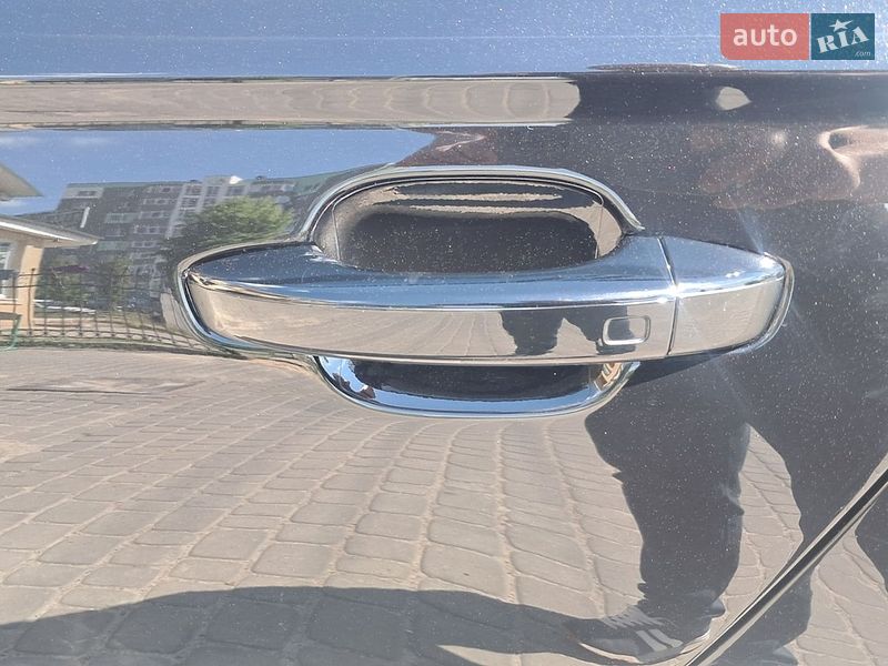 Седан Audi A6 2015 в Вараше
