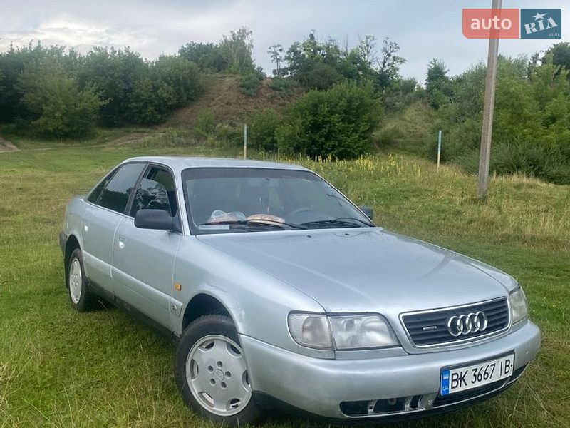 Седан Audi A6 1995 в Остроге