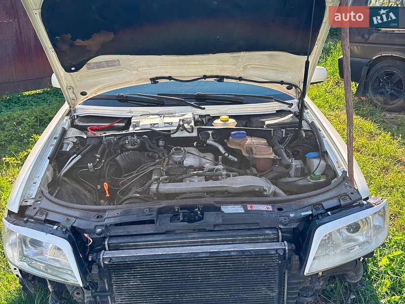 Универсал Audi A6 1999 в Тысменице