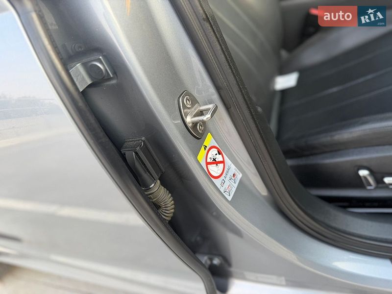 Седан Audi A6 2015 в Киеве