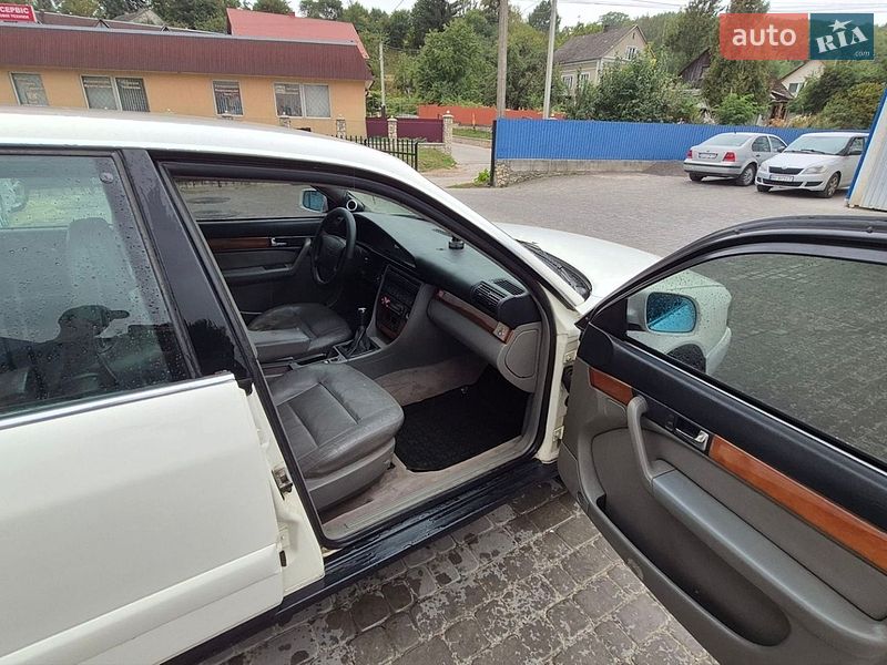 Седан Audi A6 1995 в Кременце