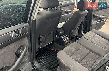 Седан Audi A6 2002 в Хотине