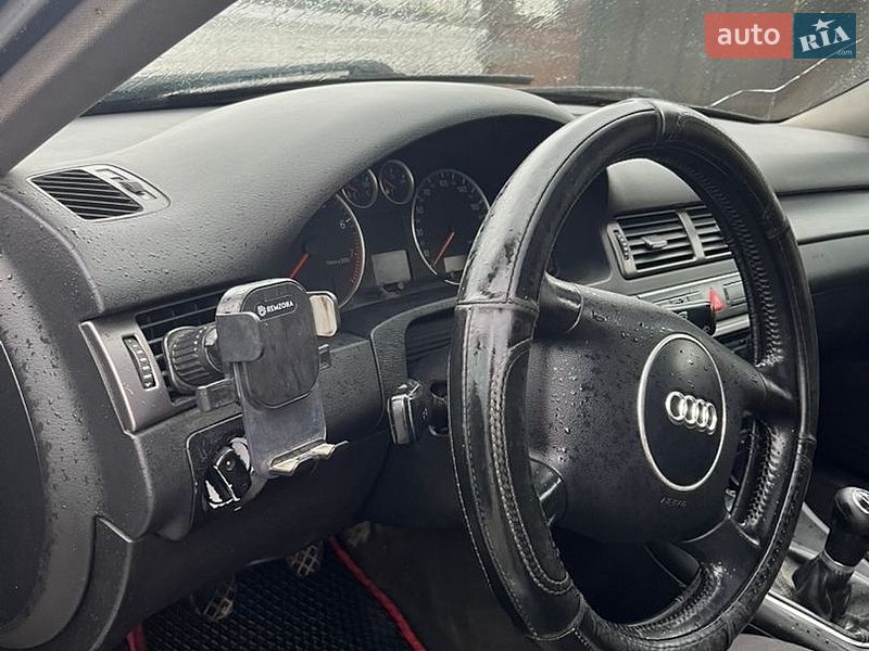 Седан Audi A6 2002 в Хотине
