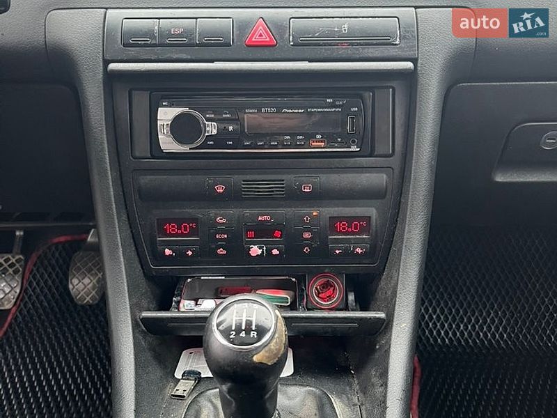 Седан Audi A6 2002 в Хотине