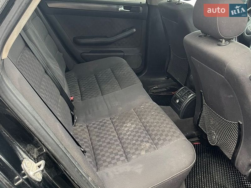 Седан Audi A6 2002 в Хотине