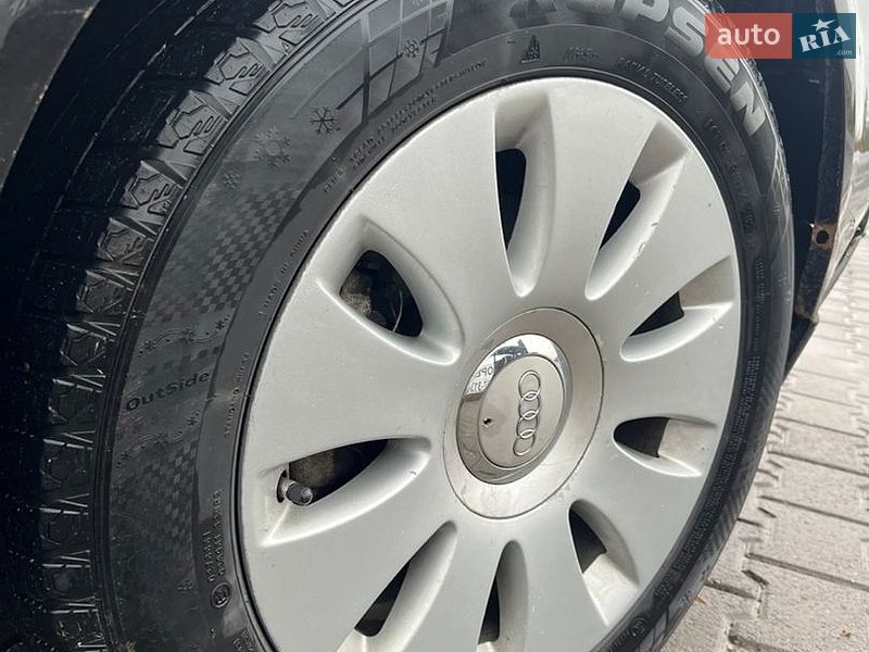 Седан Audi A6 2002 в Хотине