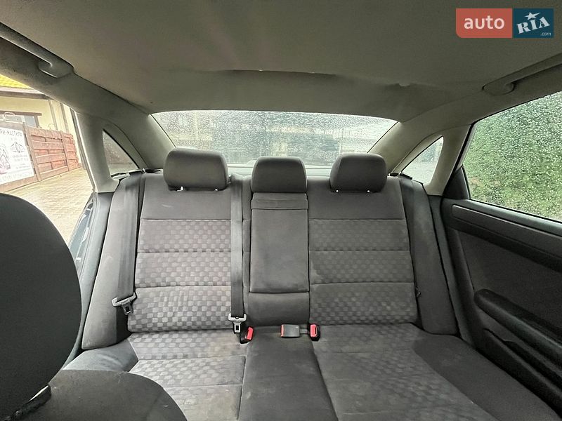 Седан Audi A6 2002 в Хотине