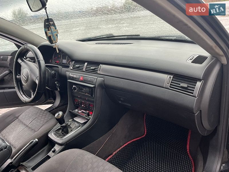 Седан Audi A6 2002 в Хотине