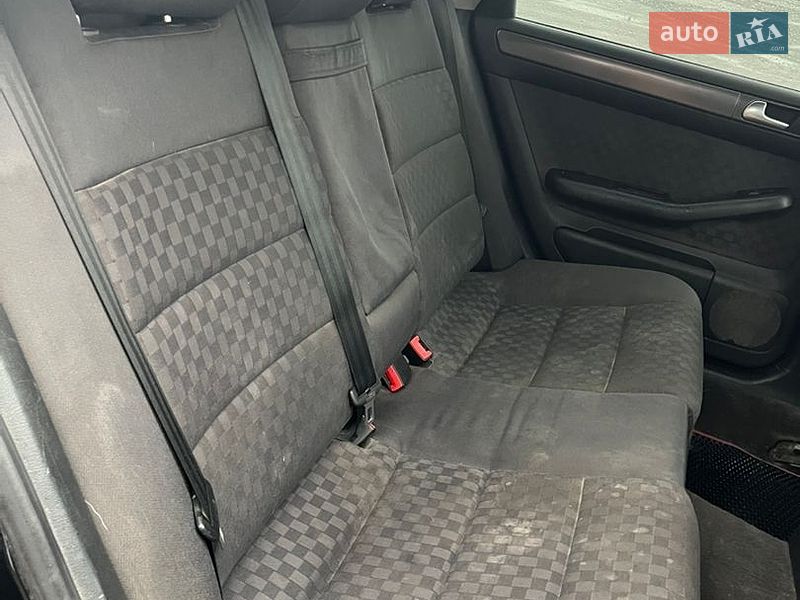Седан Audi A6 2002 в Хотине