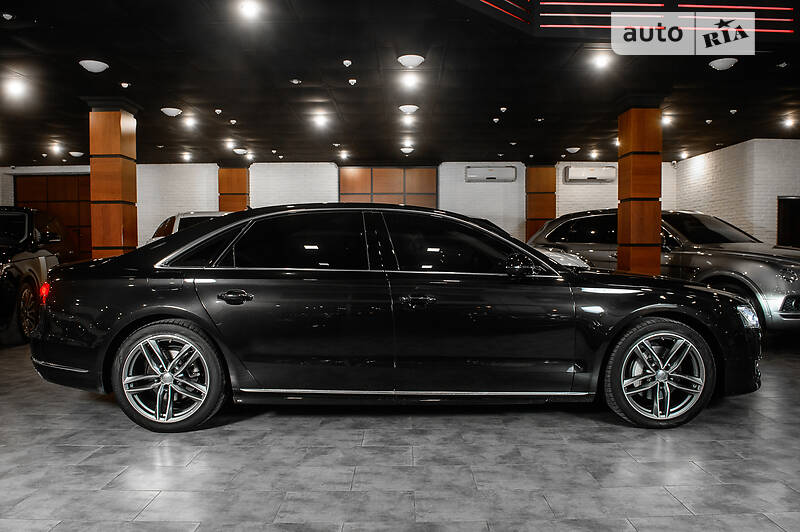 Седан Audi A8 2017 в Одесі