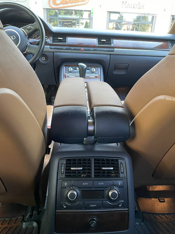 Седан Audi A8 2004 в Киеве