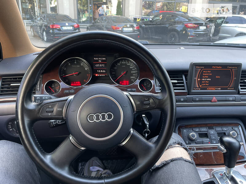 Седан Audi A8 2004 в Киеве