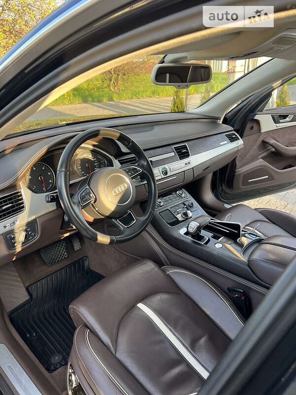 Седан Audi A8 2015 в Львове фото Седан Audi A8 2015 в Львове