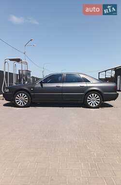 Audi A8  2001