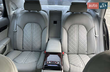 Седан Audi A8 2013 в Львові