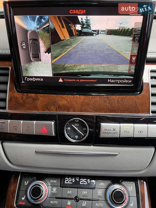 Седан Audi A8 2013 в Львові