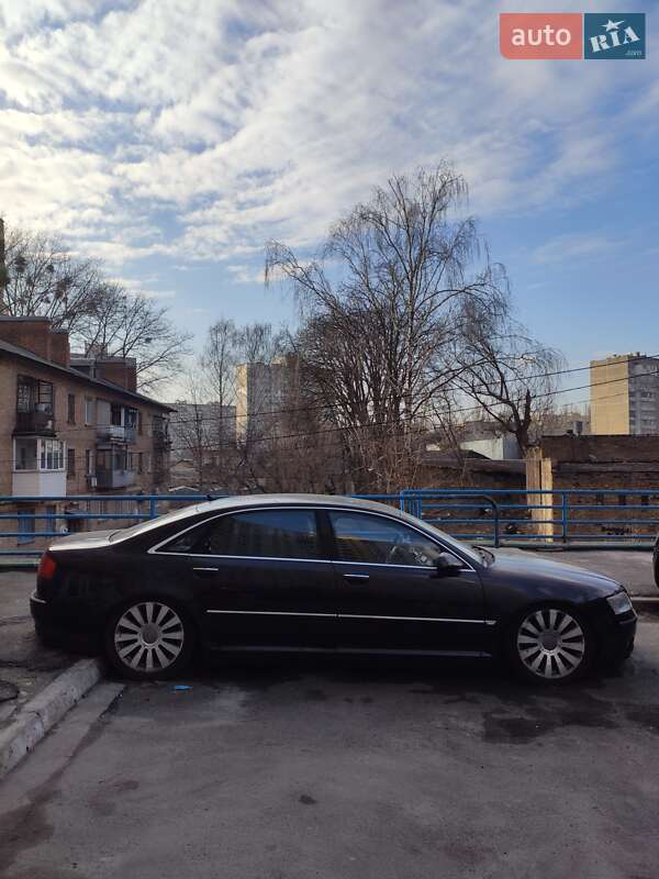 Седан Audi A8 2004 в Киеве
