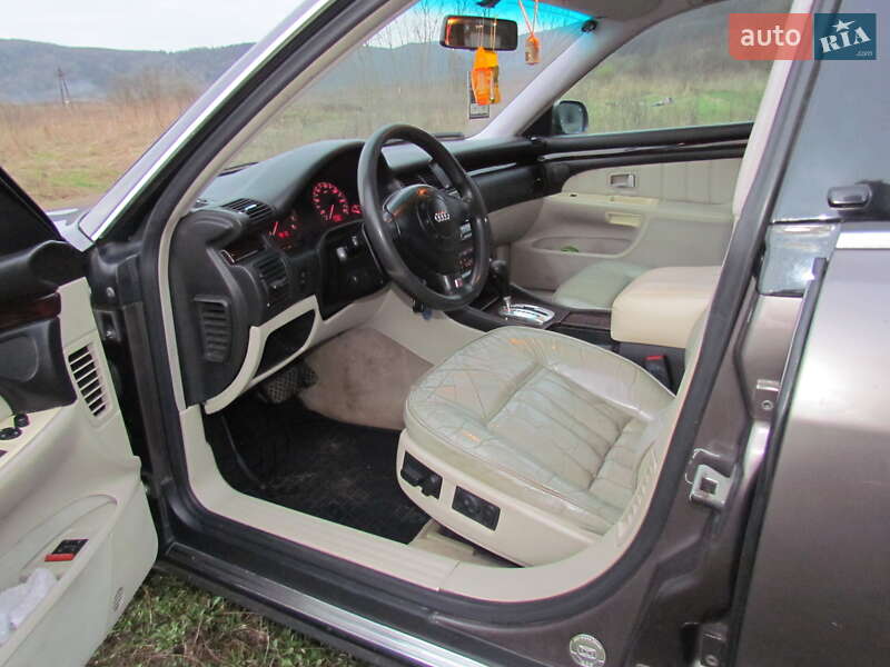 Седан Audi A8 1995 в Ужгороде