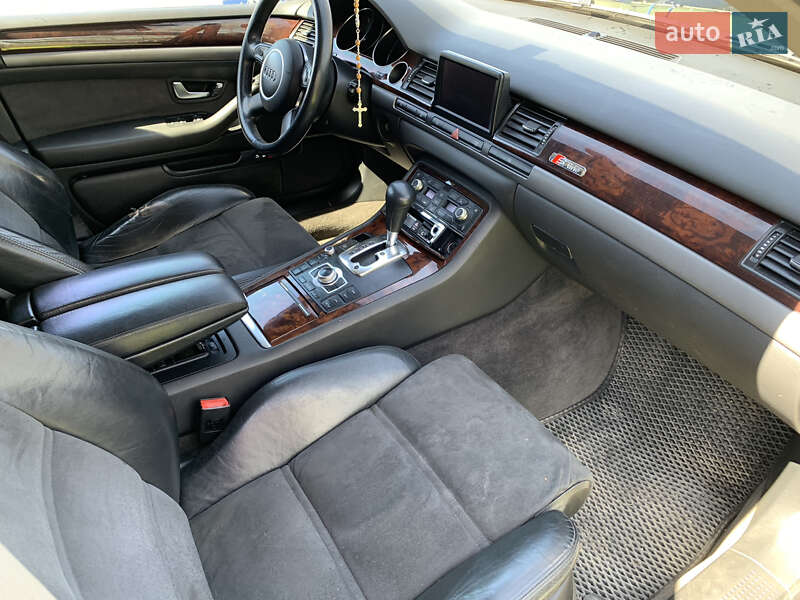 Седан Audi A8 2003 в Калуші