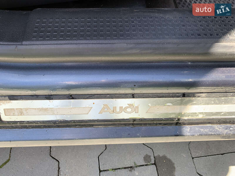 Седан Audi A8 2003 в Калуші