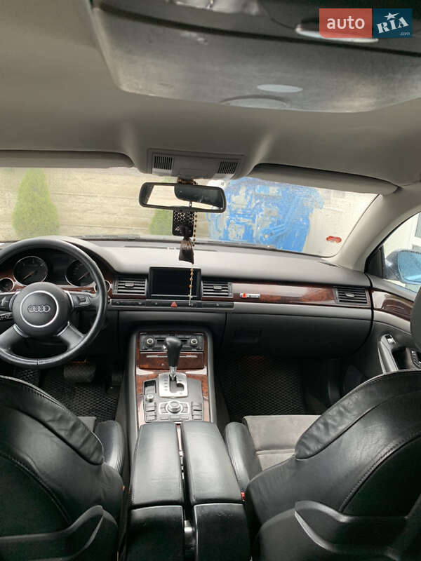 Седан Audi A8 2003 в Калуші