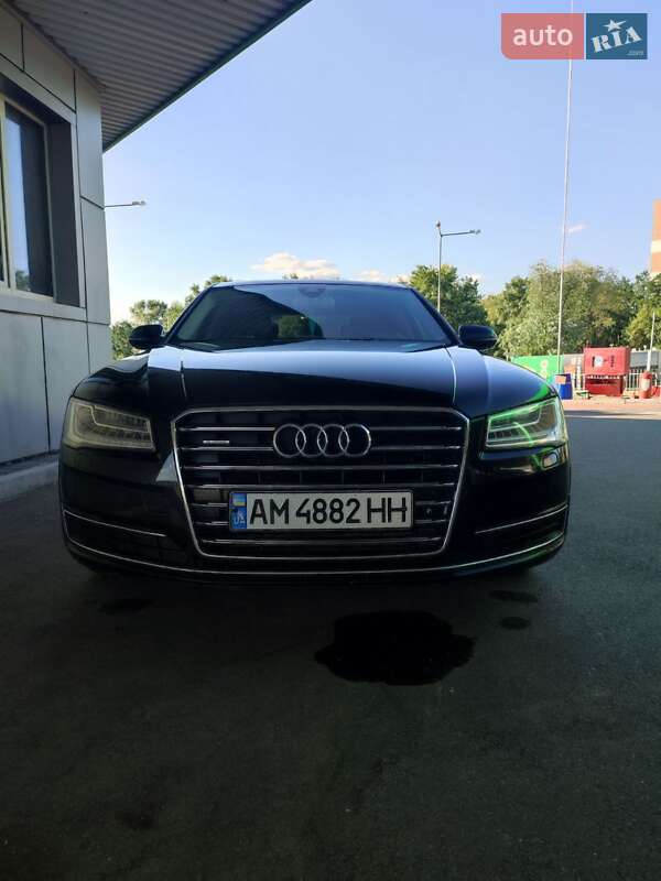 Седан Audi A8