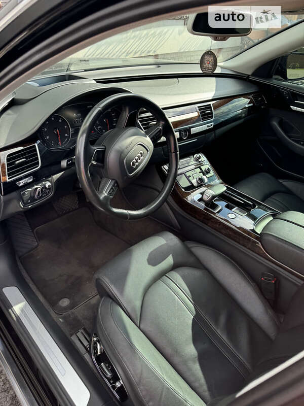 Седан Audi A8 2014 в Ивано-Франковске