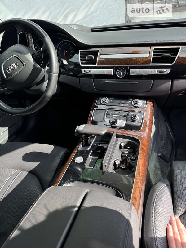 Седан Audi A8 2014 в Ивано-Франковске