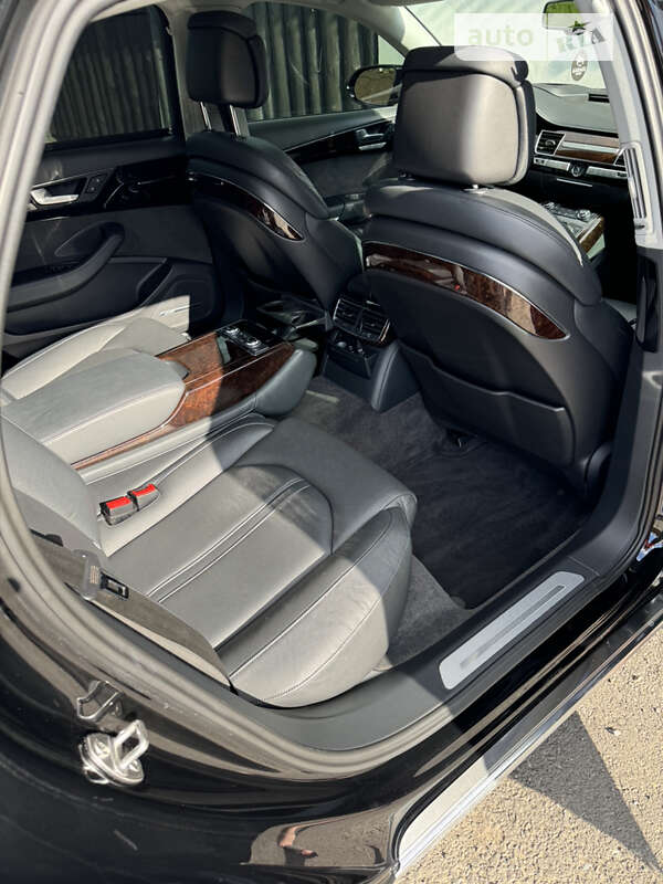 Седан Audi A8 2014 в Ивано-Франковске