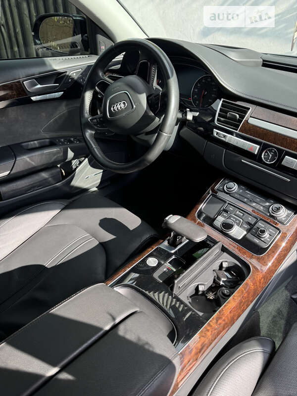 Седан Audi A8 2014 в Ивано-Франковске
