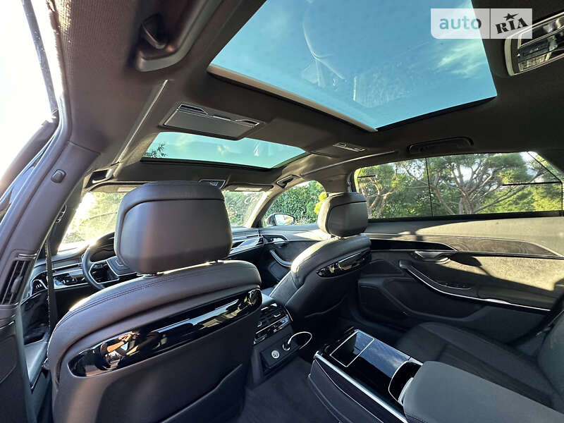 Седан Audi A8 2018 в Черновцах
